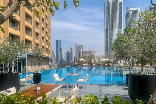 Frank Porter – Emaar Residences Fashion Avenue