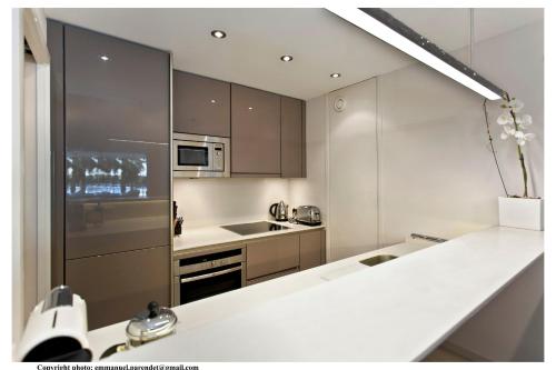 REF 761 - Cannes Croisette - Sea view apartment for rent