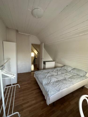 Ένα ή περισσότερα κρεβάτια σε δωμάτιο στο Oslo Guest House Twin & Family room