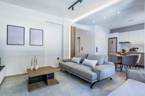 Khu vực ghế ngồi tại The Kokoon Volos Comfort Living