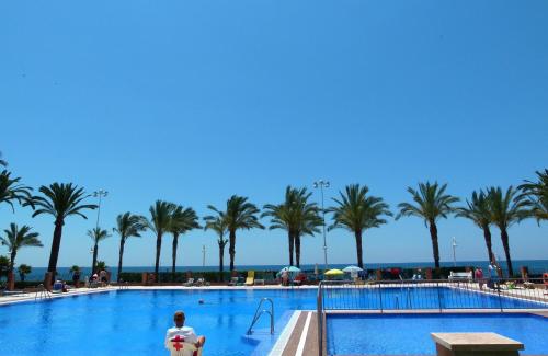 Bazén v ubytování Apartamentos Intercentro Algarrobo-Costa APARTAMENTOS TURÍSTICOS -INMOBILIARIA nebo v jeho okolí