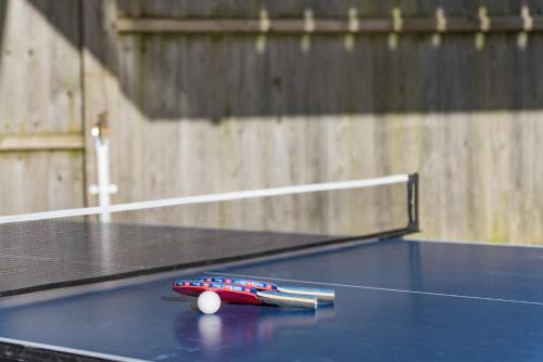 Kemudahan pingpong di Waterfront by Bloom Stays atau berdekatan