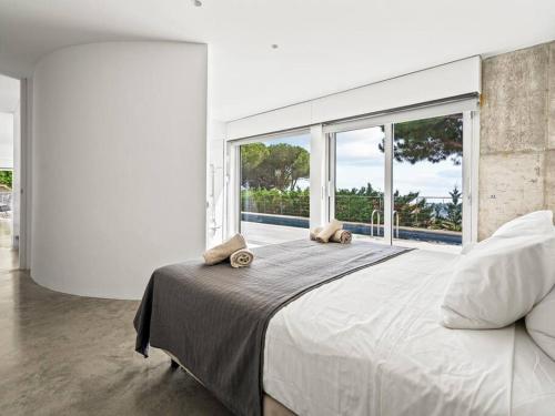Postel nebo postele na pokoji v ubytování Design villa sea views and lap pool