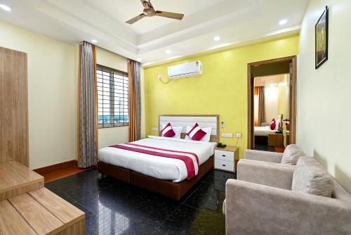 Ένα ή περισσότερα κρεβάτια σε δωμάτιο στο Hotel SKS Grand Palace-Vrindāvan