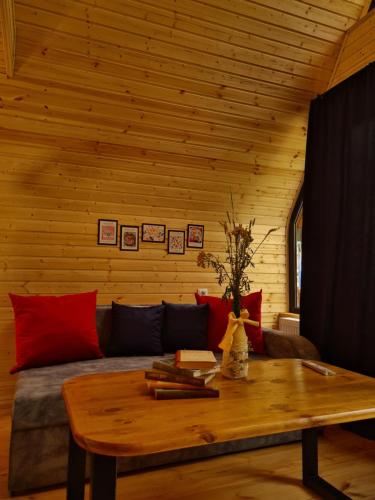 Un lugar para sentarse en Baza Cottages Kazbegi