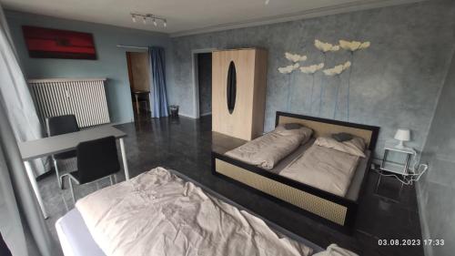 Postel nebo postele na pokoji v ubytování Schönes einfaches Zimmer in Schortens