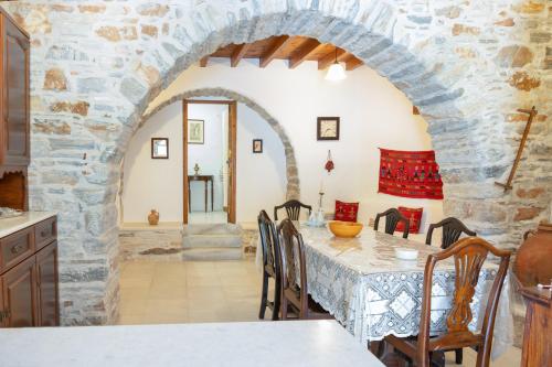 a kitchen and dining room with a table and chairs at Zeus House in Philotium