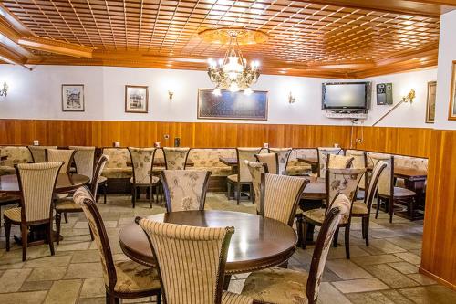 TV a/nebo společenská místnost v ubytování Hotel Apollon