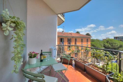 Balkoni atau teres di Modern Apartment in Arona - Happy Rentals