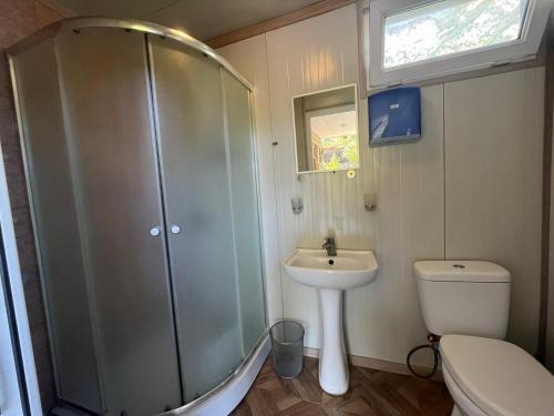 Ett badrum på Guest House Oasis - Tvishi