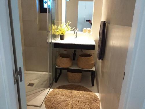 a bathroom with a sink and a mirror at casita en la playa in El Rompido