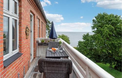 En balkon eller terrasse på 2 Bedroom Pet Friendly Apartment In Svaneke