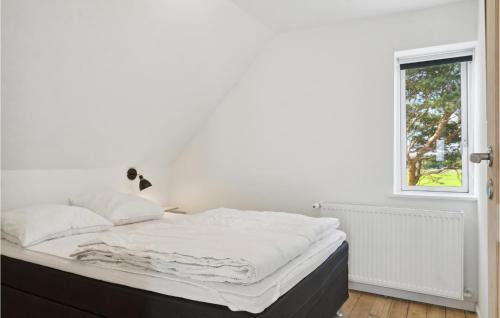 Katil atau katil-katil dalam bilik di Awesome Home In Bandholm With House Sea View