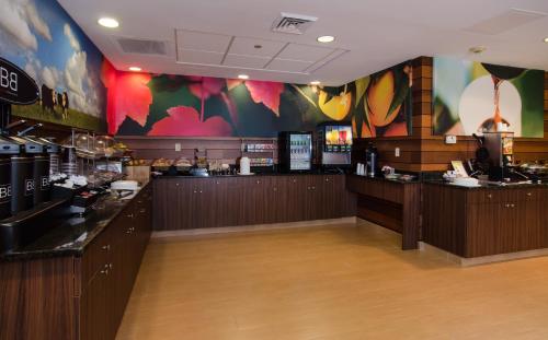 a bar in a restaurant with a counter top at Fairfield Inn Hartsville in Hartsville