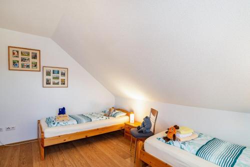 מיטה או מיטות בחדר ב-Schwalbenhof Dreßler und Duss für 4 Personen