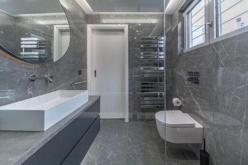 The HostMaster Luminous Elite Estate