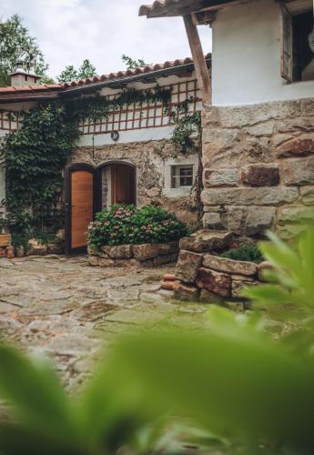 Το κτήριο όπου στεγάζεται  the country house