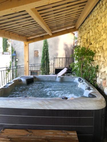 Φωτογραφία από το άλμπουμ του Hotel L'Oustau de la Font σε Reilhanette