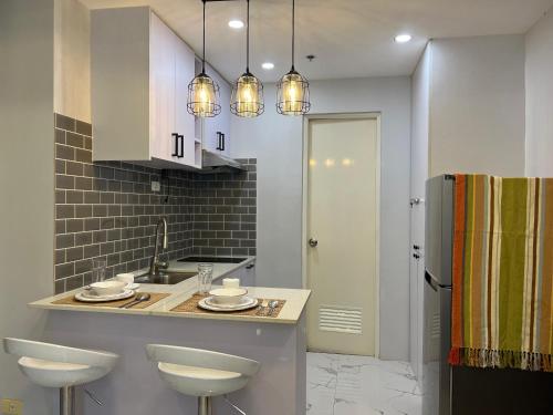Ένα μπάνιο στο Chic, Modern , Minimalist Design at The Loop Condo tower