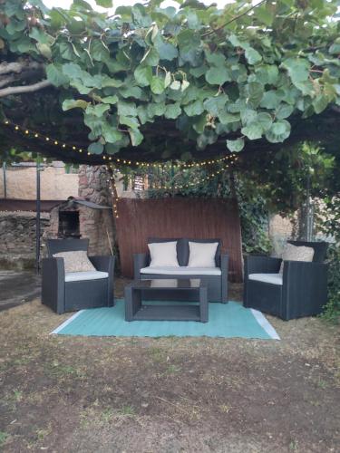 a patio with two chairs and a couch and a table at An'Ca' La Pura in Villanueva del Conde