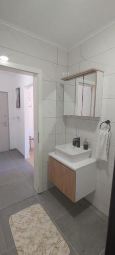 Ένα μπάνιο στο Apartmani Sarah 4 Tuzla