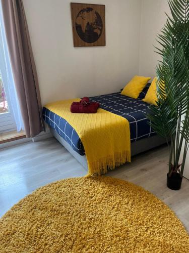 Ένα ή περισσότερα κρεβάτια σε δωμάτιο στο STUDIO LIMBO CHAMONIX HYPER CENTRE Vue imprenable sur le Mont-blanc