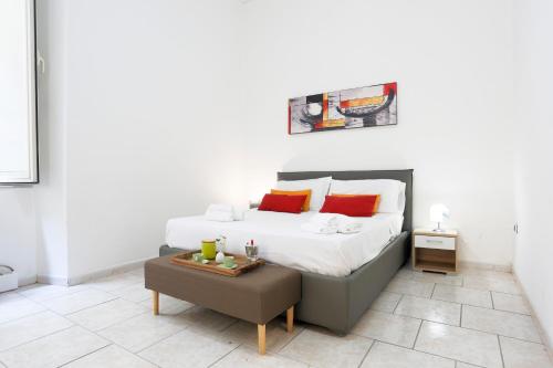 GuestHost - Veiled Christ Apartments