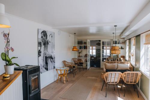 a living room with a table and chairs at Liseleje Badehotel in Liseleje