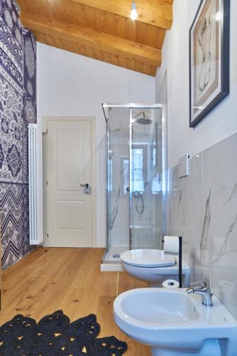 a bathroom with a glass shower and a sink at L'Oasi nel Borgo in Monteroduni