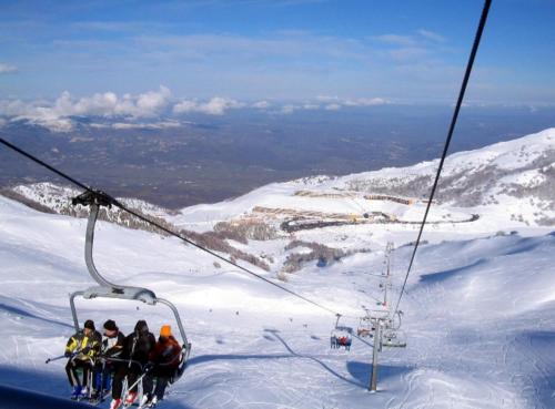 a group of people on a ski lift in the snow at LUCIA HOME CASA VACANZE in Santa Maria del Molise