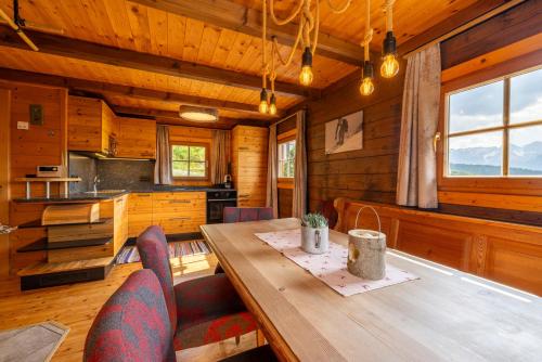 Küche/Küchenzeile in der Unterkunft Almresort Baumschlagerberg