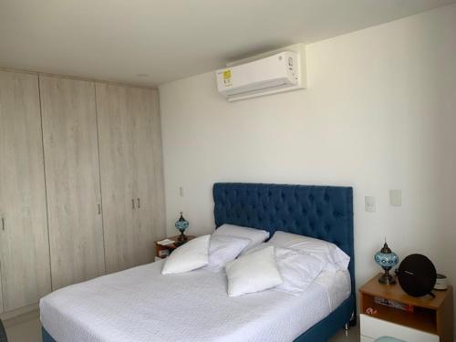 Säng eller sängar i ett rum på Apartamento en Reserva de la Sierra