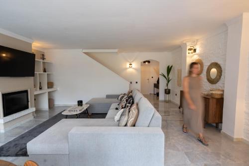 Marbella golden mile townhouse with garden, bbq and walking distance to beach and old town