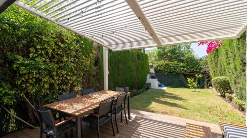 Marbella golden mile townhouse with garden, bbq and walking distance to beach and old town