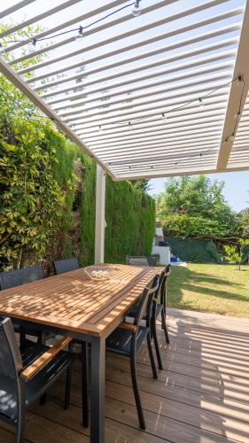 Marbella golden mile townhouse with garden, bbq and walking distance to beach and old town