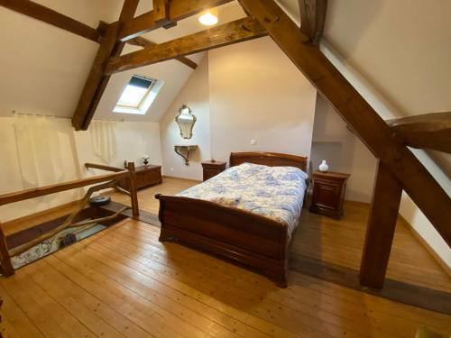 Postel nebo postele na pokoji v ubytování le petit gite de la maison lierue