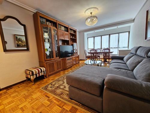 110A - Amplio apartamento 3 dormitorios en Gijón