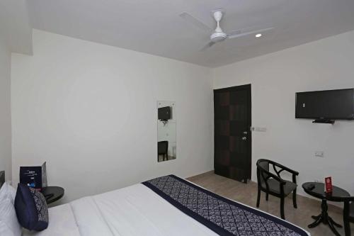 Tempat tidur dalam kamar di OYO Flagship 81128 Hotel Edisson