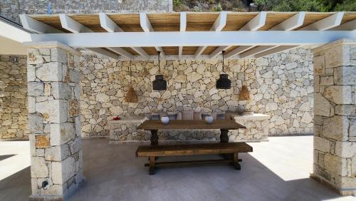 Aprica with a 30m infinity pool – Photos 5