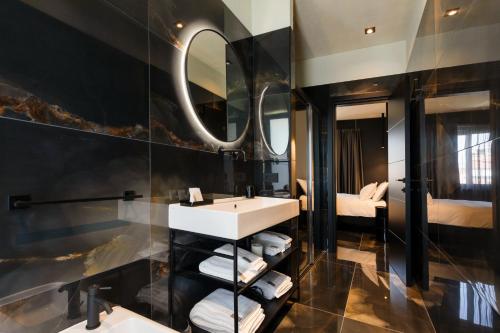 a bathroom with a sink and a mirror at Etrus - Boutique Room & Rooftop in Pontecagnano