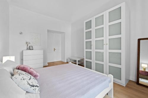 White Imperial Apartment