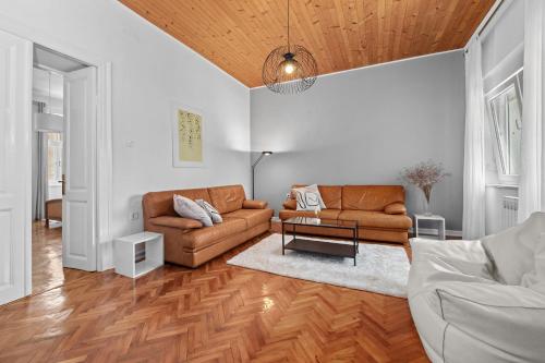 White Imperial Apartment