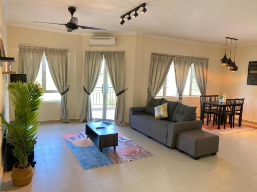 Istumisnurk majutusasutuses Desaru Beach VIP Family Suite 5GWifi NetFlix D0308