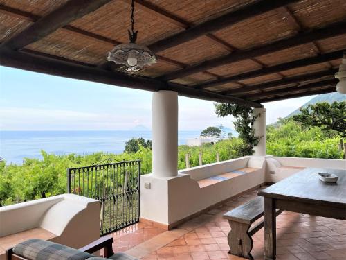 Casa Mary - Monolocale panoramico in centro a Malfa