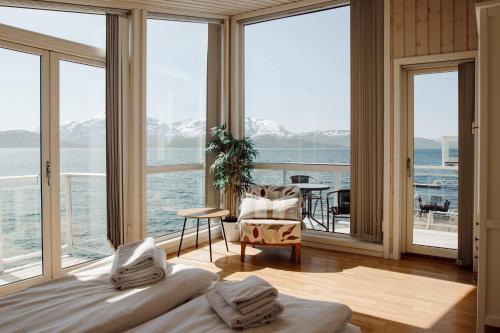 a bedroom with a bed and a view of the ocean at Malangen Resort in Mestervik