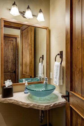 a bathroom with two sinks and a large mirror at The Porches in Steamboat Springs