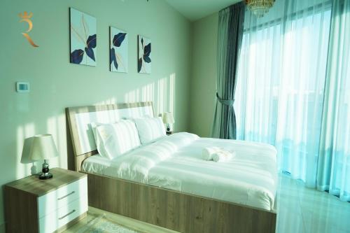 Postel nebo postele na pokoji v ubytování Diamond 2BR Luxurious Retreat in Al Reem