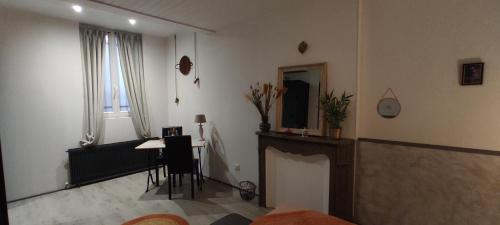 Photo de la galerie de l'établissement RIVE DE SAÔNE 75m2.P'tit dej.Agréable & spacieux., à Chalon-sur-Saône