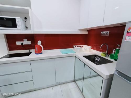 Кухня или мини-кухня в City Town 2-6 Pax Beautiful View Cozy Condo, Jelutong, Georgetown, Centre Heart Of Penang Island, near Highway Komtar Gurney
