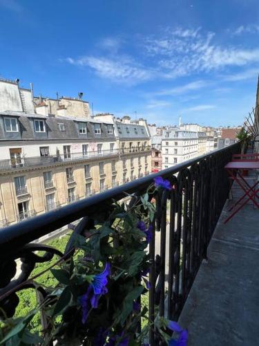 Lescostreet-Vue Tour Eiffel, balcon filant, hyper-centre Paris